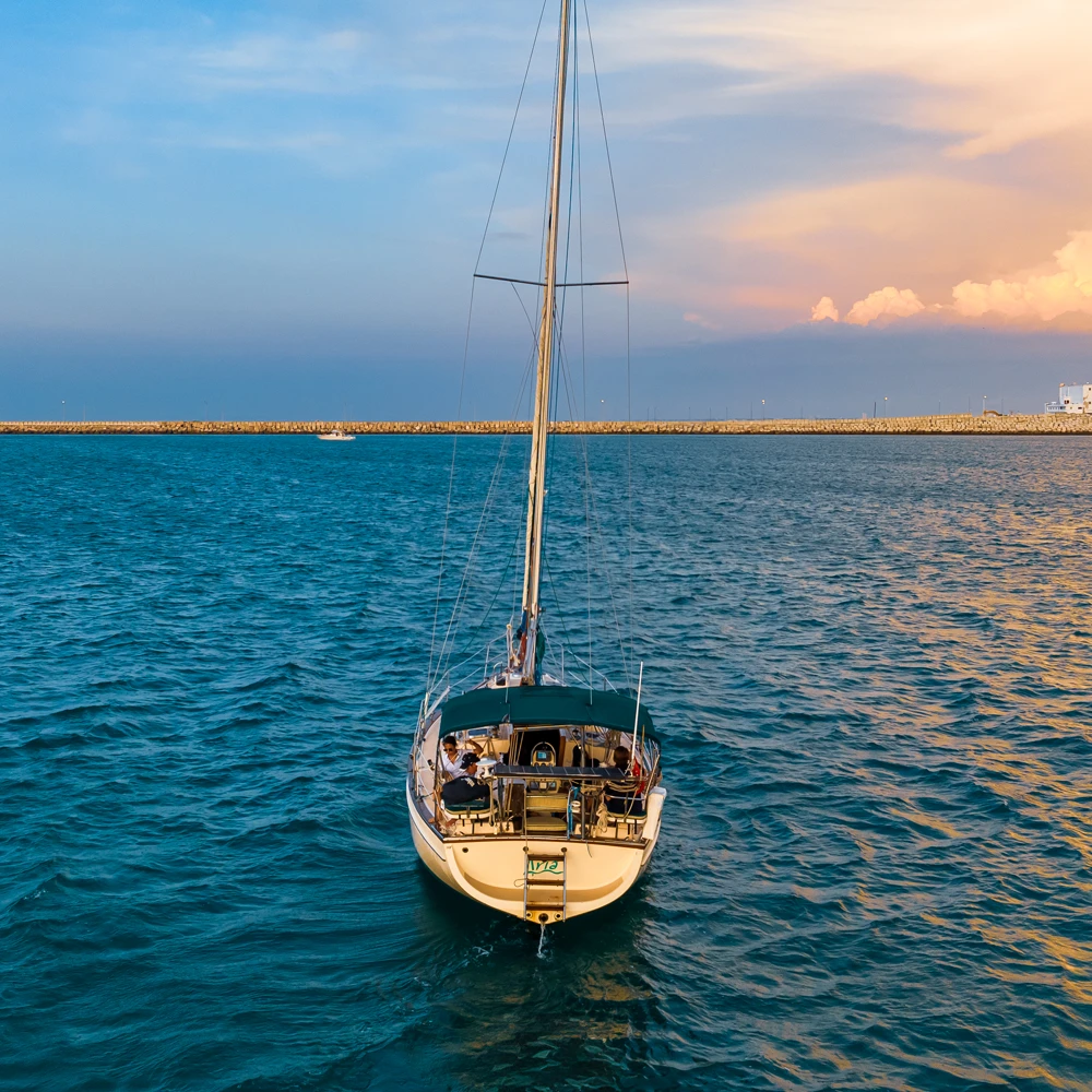 ISLAND PACKET ANCLADO.