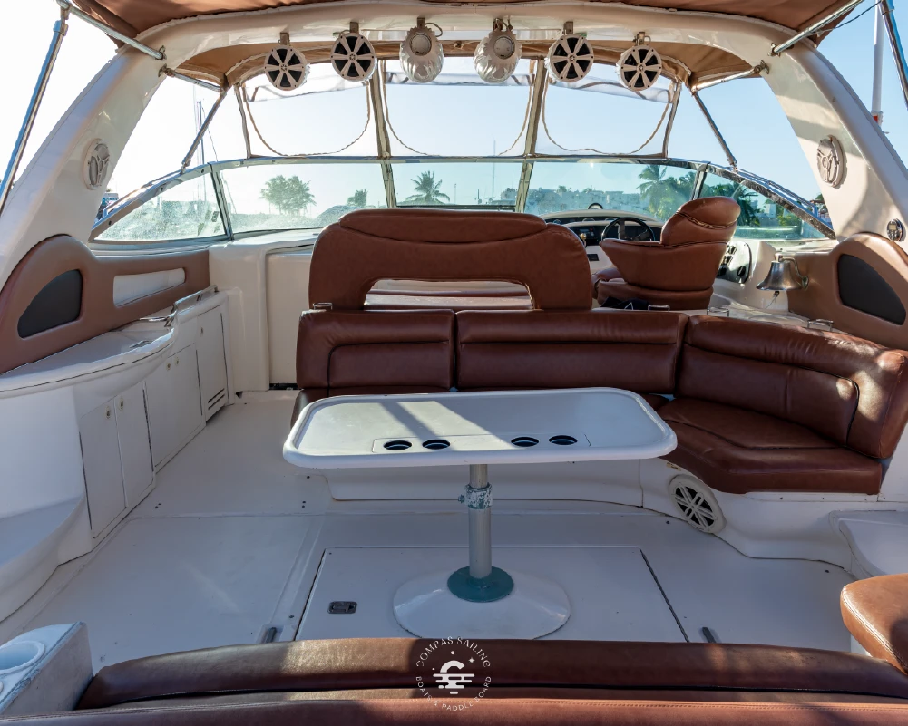 YATE SUNDANCER SALA DE CUBIERTA