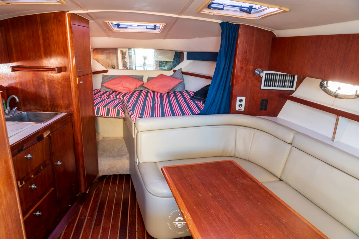 YATE TIARA 2 POR DENTRO