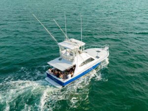 Yate Luhrs de Compas Sailing. Renta de yates en Mérida: descubre paseos privados en Progreso, Yucatán.