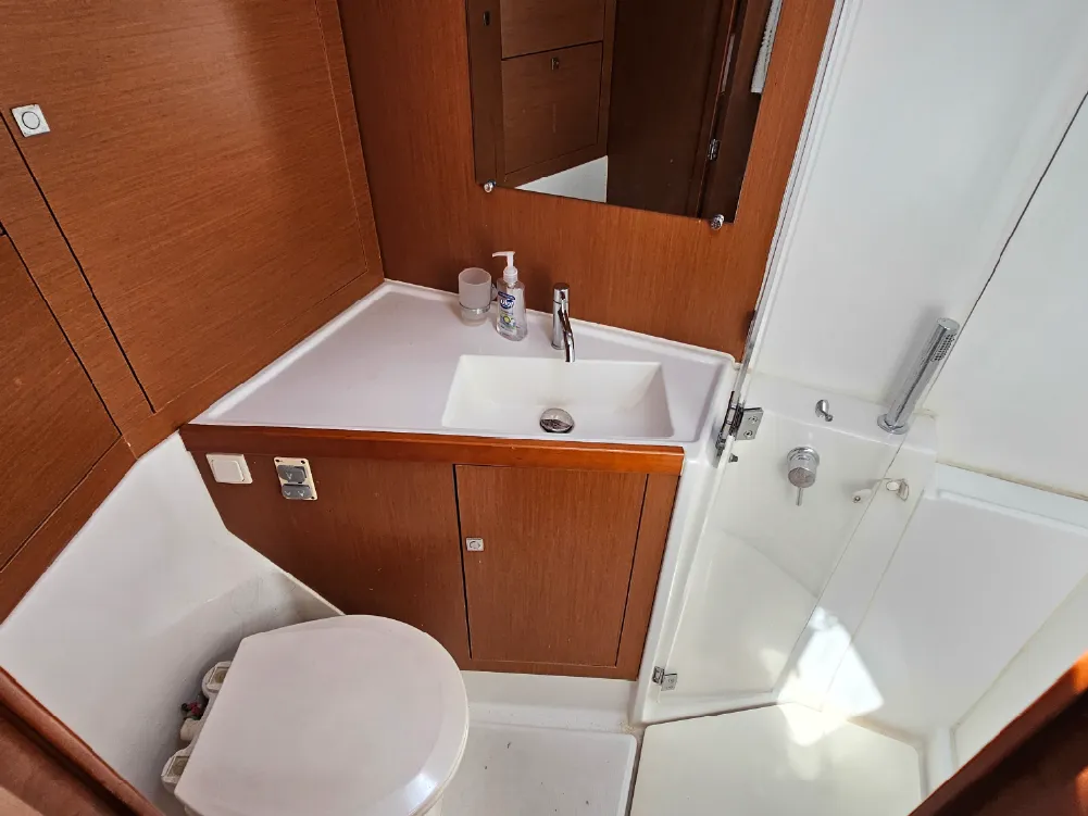 Velero Oceanis-09