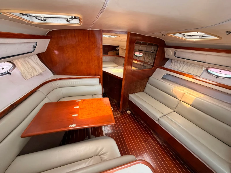 Tiara 38-03